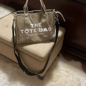 Good condition green MARC JACOBS the tote bag